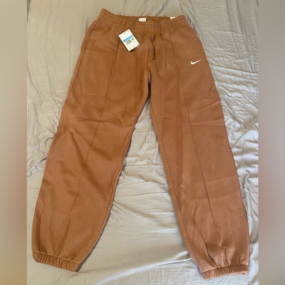 Nike Loose Fit Mid Rise Tan Sweatpants in Medium NWT!!!